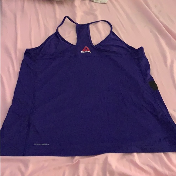 Workout top - Picture 2 of 3